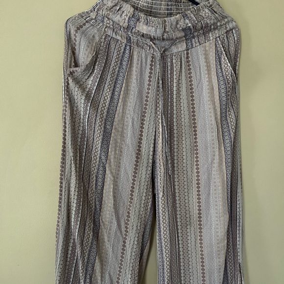 Flare capris . - Picture 1 of 2